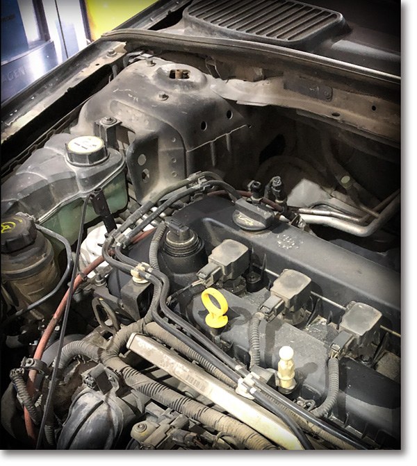 Ground clip connection to a vehicle metal grounding point