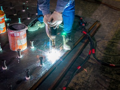 Anti-static torque tool for ESD-conscious electronics assembly