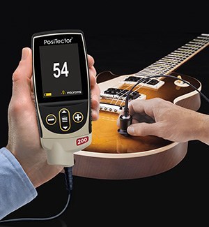 Non-destructive ultrasonic measurement of lacquer thickness on a wood guitar