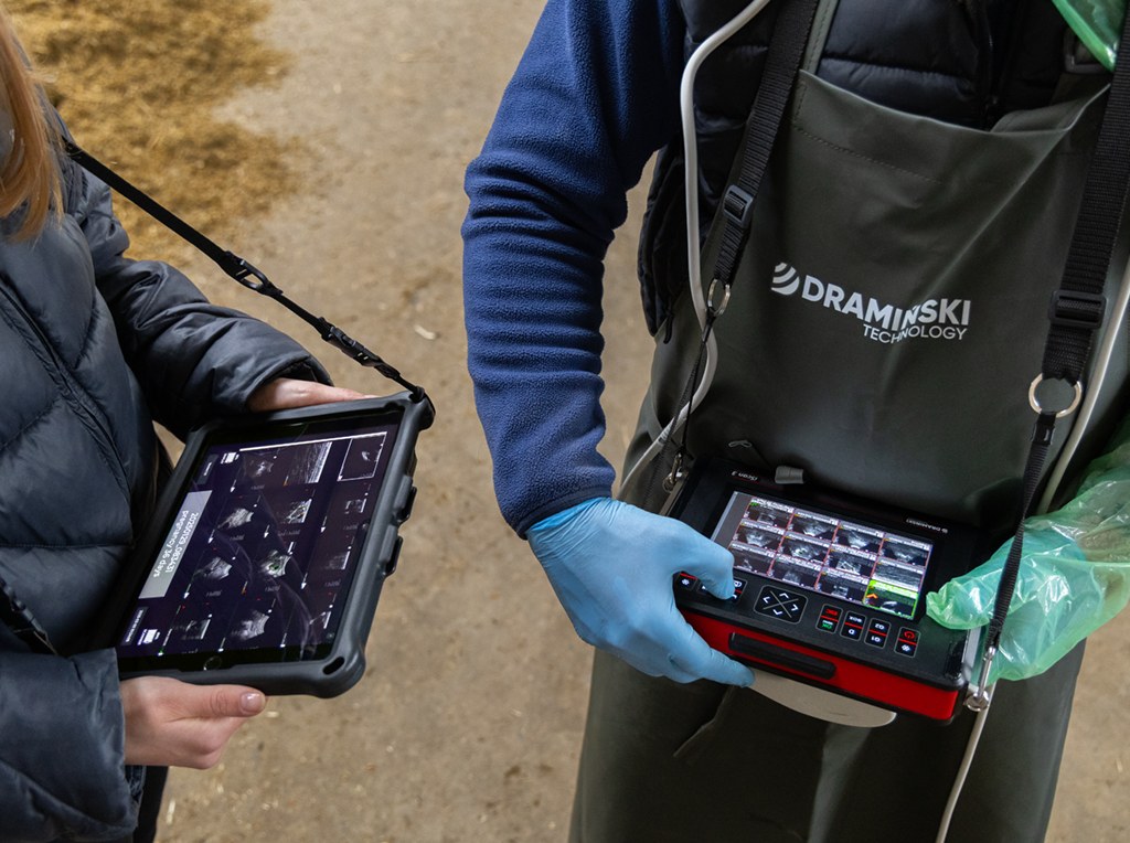 Veterinary ultrasound machine used for cattle field examinations