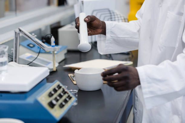 Laboratory hotplate safety control interface with hot top warning indicators