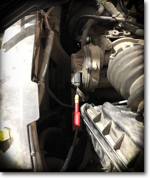 Probe connection at a Hall camshaft position sensor