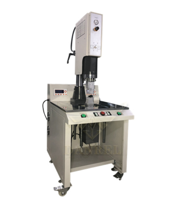 Industrial ultrasonic welding equipment for plastic joining applications