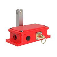 Banner Engineering RP-QM90F-100L Cable Pull Switches Heavy Duty Metal Emergency Stop Rope Pull; Ring Attachment, 100 m Max Range with Device Mounted in Center of Span; Latch Actuation, 2 NC Safety Contacts; 2 NC Aux Contacts